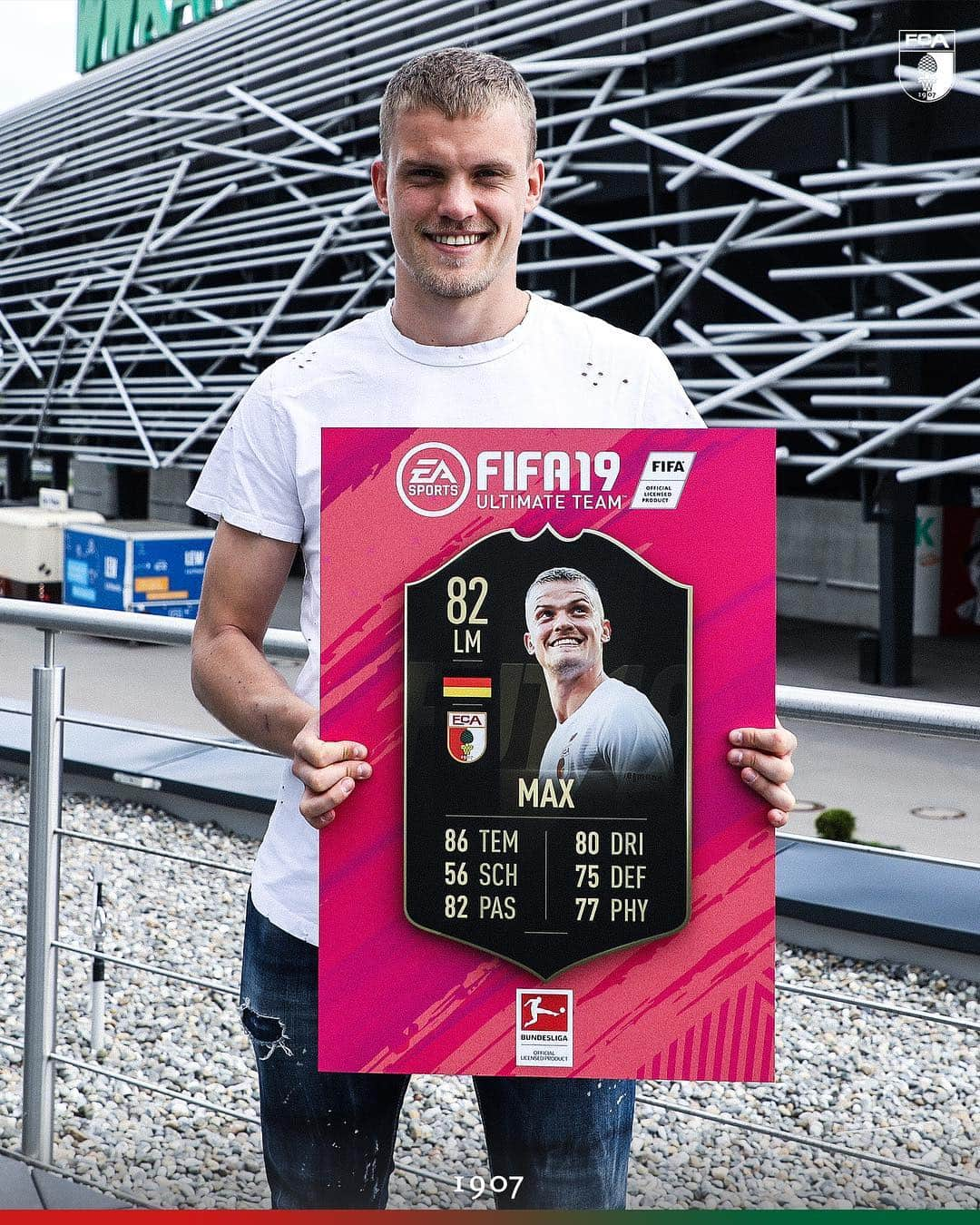 FCアウクスブルクさんのインスタグラム写真 - (FCアウクスブルクInstagram)「#TBT @p.max31 mischt das #FUT auf!😎🕹 Glückwunsch, Philipp!🤙 #FCAVFB #TOTW #FCA #FCA1907 #fcaugsburg #easports #FIFA19 #Max」5月2日 23時16分 - fcaugsburg1907