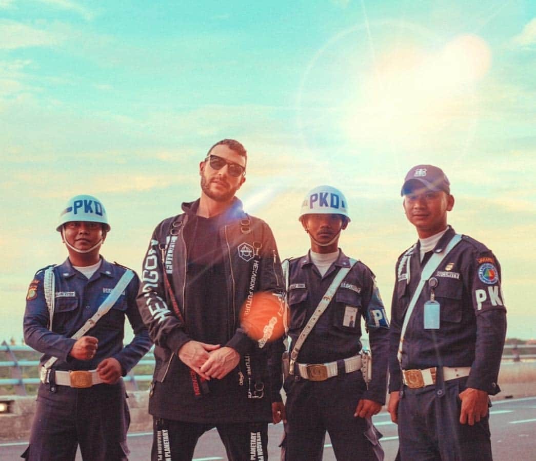 ドン・ディアブロさんのインスタグラム写真 - (ドン・ディアブロInstagram)「Indonesia Avengers 👮🏽‍♂️😎👮🏽‍♂️」5月2日 23時20分 - dondiablo