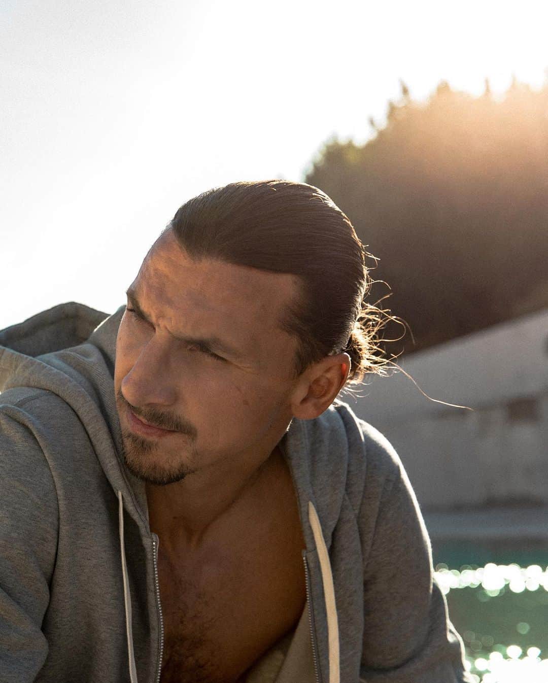 Zlatan Ibrahimović Parfumsさんのインスタグラム写真 - (Zlatan Ibrahimović ParfumsInstagram)「Zlatan Sport Sea Salt Spray! Spray on dry or damp hair for the perfect mischievous beach look, like you've just spent the whole day on the beach, swimming in the salty sea. It contains caring and moisturising ingredients as well as vital minerals that strengthen the hair from the roots and add vitality. Works on all hair types and is suitable for long or short hair. #therightroutine #zlatanibrahimovicparfums #zlatansport」5月2日 23時27分 - zlatanibrahimovicparfums