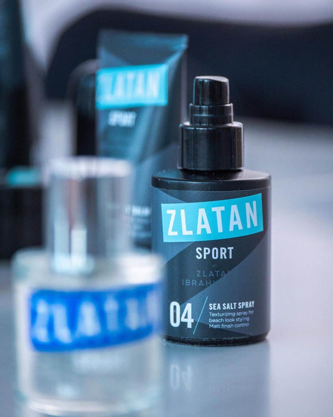 Zlatan Ibrahimović Parfumsさんのインスタグラム写真 - (Zlatan Ibrahimović ParfumsInstagram)「Zlatan Sport Sea Salt Spray! Spray on dry or damp hair for the perfect mischievous beach look, like you've just spent the whole day on the beach, swimming in the salty sea. It contains caring and moisturising ingredients as well as vital minerals that strengthen the hair from the roots and add vitality. Works on all hair types and is suitable for long or short hair. #therightroutine #zlatanibrahimovicparfums #zlatansport」5月2日 23時27分 - zlatanibrahimovicparfums