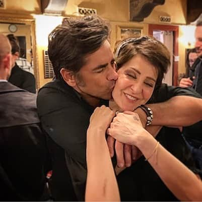 ジョン・ステイモスさんのインスタグラム写真 - (ジョン・ステイモスInstagram)「This is the hug you give to your Greek sis after her breathtaking performance in the play she wrote and starred in #tinybeautifulthings  Thanks for showing us we’re all connected in ways we may not even know.  Another reason to be kind and compassionate to each other.  @niavardalos There is absolutely no end to your enormous talent.  Love you! @cherylstrayed @pasadenaplayhouse」5月2日 23時52分 - johnstamos