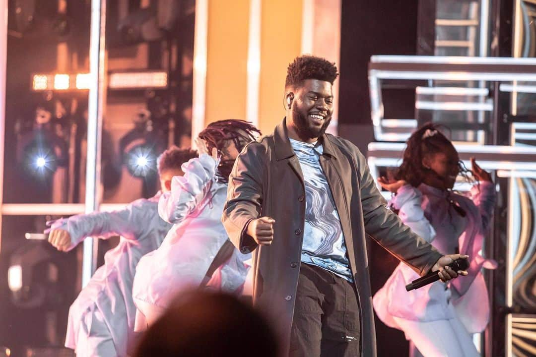 ビルボード・ジャパンさんのインスタグラム写真 - (ビルボード・ジャパンInstagram)「@thegr8khalid performed Better & Talk at #BBMAs 🎼﻿ ﻿ 📷 Courtesy of BBMAs / DCP @bbmas」5月2日 23時53分 - billboard_japan