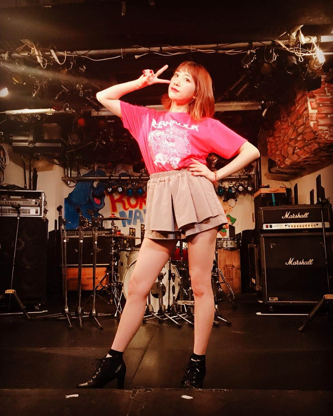 MIAKAさんのインスタグラム写真 - (MIAKAInstagram)「平成ラストにALL#バンド セットライブ！ご来場ありがとうございました〜‼︎ めちゃくちゃ楽しかった夜でした〜💜 ・ バンドメンバー様が自分の曲をPOPSからROCKに生まれ変わらせてくれて🤘coverもコーラスもセッション曲もぜーんぶ最高だった💚 MCのヴィンテージ武井さんが面白すぎです←w ・ ・ 〜セトリ〜 自分の曲5曲と Be My Baby/Vanessa Paradis(cover) Runaway Baby/Bruno Mars(コーラス) Palace/Sam Smith(コーラス) 絢爛豪華BASARA(セッション) ・ ・ バンドの#ボーカル が好評すぎたので、引き続きバンドのボーカルをやります😆 次は6/30日曜日だから来れなかった人是非来てね〜！！生演奏最高なんだからー ・ ・ ・ #ライブ #ライブハウス #下北沢 #下北沢ろくでもない夜 #ろくでもない夜 から#楽しい夜 #miaka」5月2日 23時55分 - miaka.jp