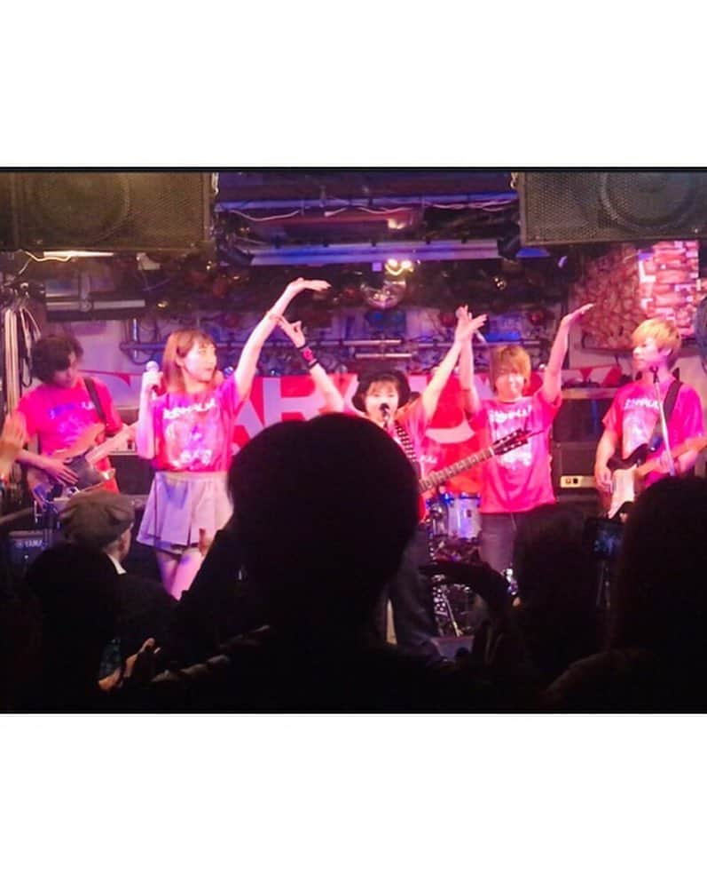 MIAKAさんのインスタグラム写真 - (MIAKAInstagram)「平成ラストにALL#バンド セットライブ！ご来場ありがとうございました〜‼︎ めちゃくちゃ楽しかった夜でした〜💜 ・ バンドメンバー様が自分の曲をPOPSからROCKに生まれ変わらせてくれて🤘coverもコーラスもセッション曲もぜーんぶ最高だった💚 MCのヴィンテージ武井さんが面白すぎです←w ・ ・ 〜セトリ〜 自分の曲5曲と Be My Baby/Vanessa Paradis(cover) Runaway Baby/Bruno Mars(コーラス) Palace/Sam Smith(コーラス) 絢爛豪華BASARA(セッション) ・ ・ バンドの#ボーカル が好評すぎたので、引き続きバンドのボーカルをやります😆 次は6/30日曜日だから来れなかった人是非来てね〜！！生演奏最高なんだからー ・ ・ ・ #ライブ #ライブハウス #下北沢 #下北沢ろくでもない夜 #ろくでもない夜 から#楽しい夜 #miaka」5月2日 23時55分 - miaka.jp