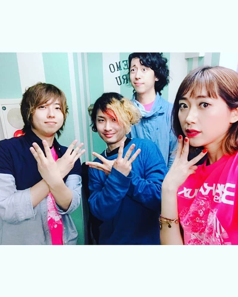 MIAKAさんのインスタグラム写真 - (MIAKAInstagram)「平成ラストにALL#バンド セットライブ！ご来場ありがとうございました〜‼︎ めちゃくちゃ楽しかった夜でした〜💜 ・ バンドメンバー様が自分の曲をPOPSからROCKに生まれ変わらせてくれて🤘coverもコーラスもセッション曲もぜーんぶ最高だった💚 MCのヴィンテージ武井さんが面白すぎです←w ・ ・ 〜セトリ〜 自分の曲5曲と Be My Baby/Vanessa Paradis(cover) Runaway Baby/Bruno Mars(コーラス) Palace/Sam Smith(コーラス) 絢爛豪華BASARA(セッション) ・ ・ バンドの#ボーカル が好評すぎたので、引き続きバンドのボーカルをやります😆 次は6/30日曜日だから来れなかった人是非来てね〜！！生演奏最高なんだからー ・ ・ ・ #ライブ #ライブハウス #下北沢 #下北沢ろくでもない夜 #ろくでもない夜 から#楽しい夜 #miaka」5月2日 23時55分 - miaka.jp