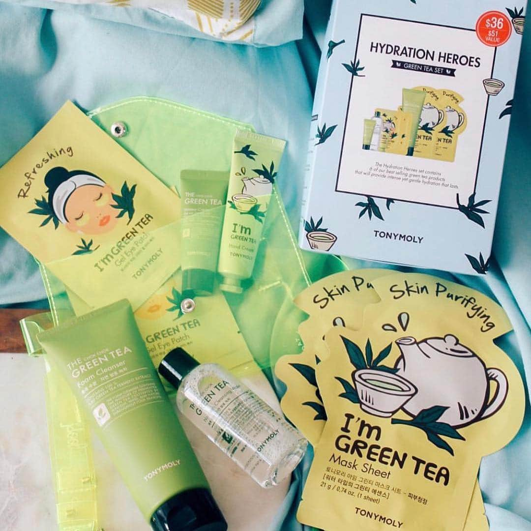 TONYMOLY USA Officialさんのインスタグラム写真 - (TONYMOLY USA OfficialInstagram)「Its almost Mothers day and we have the perfect gift! Pamper her this year and introduce mom to K-Beauty skin care with our bestselling Green Tea Skincare set! Get the gift set now at @macys during their friends & family sale! #xoxoTM #TONYMOLYnMe #macysbeauty // 📸: @skinjolie」5月3日 0時04分 - tonymoly.us_official