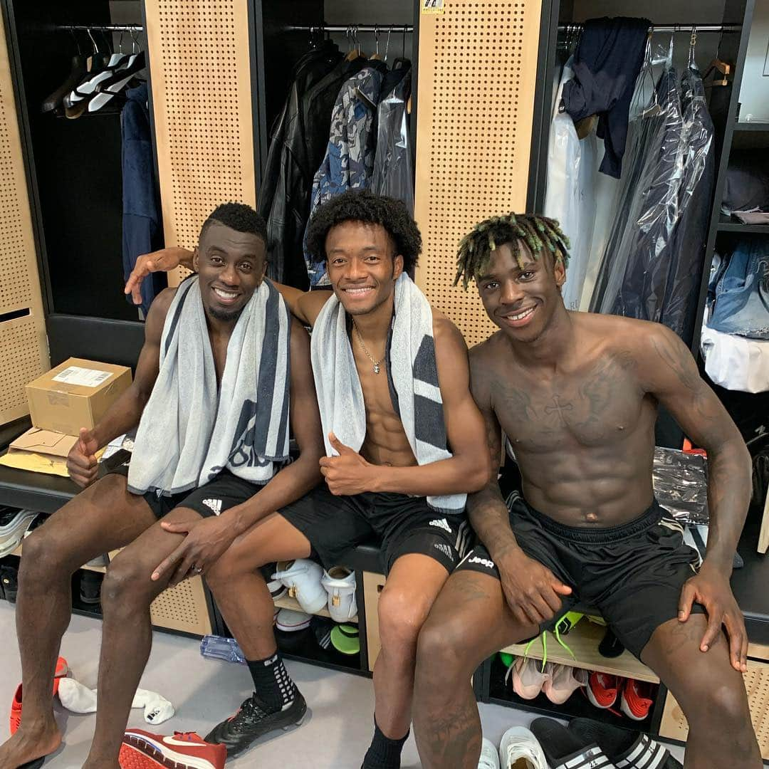 フアン・クアドラードさんのインスタグラム写真 - (フアン・クアドラードInstagram)「Listos con Mis panitas @moise_kean y @blaisematuidiofficiel para el clásico de mañana,de la mano de Dios 🙏🏾 pronti per il derby #finoallafine #forzajuve 🏳️🏴 #juventusvstorino」5月3日 0時15分 - cuadrado