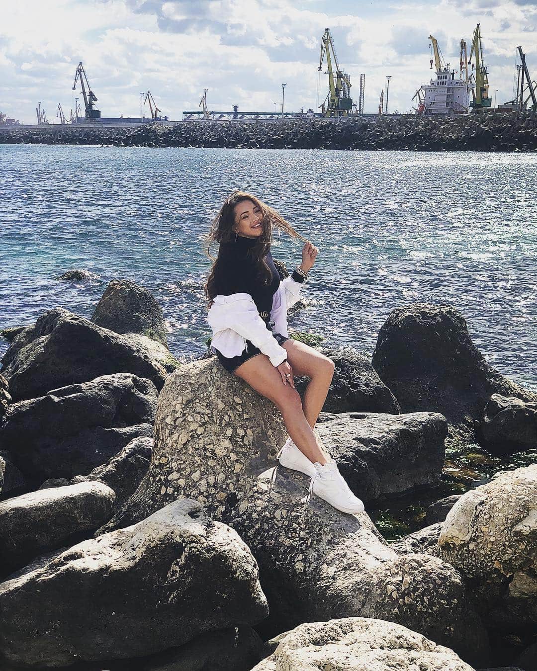 ラリサ・ヨルダケのインスタグラム：「#yes 🤫 It's ok.  No, it really is.  Because this time I will fight for me.  I will fight for what was worth it all along.  I don't need you to realize that me, myself, and I, are worth the world.  You were just not the right person to love me the way I deserved So, it's ok. You can go.」