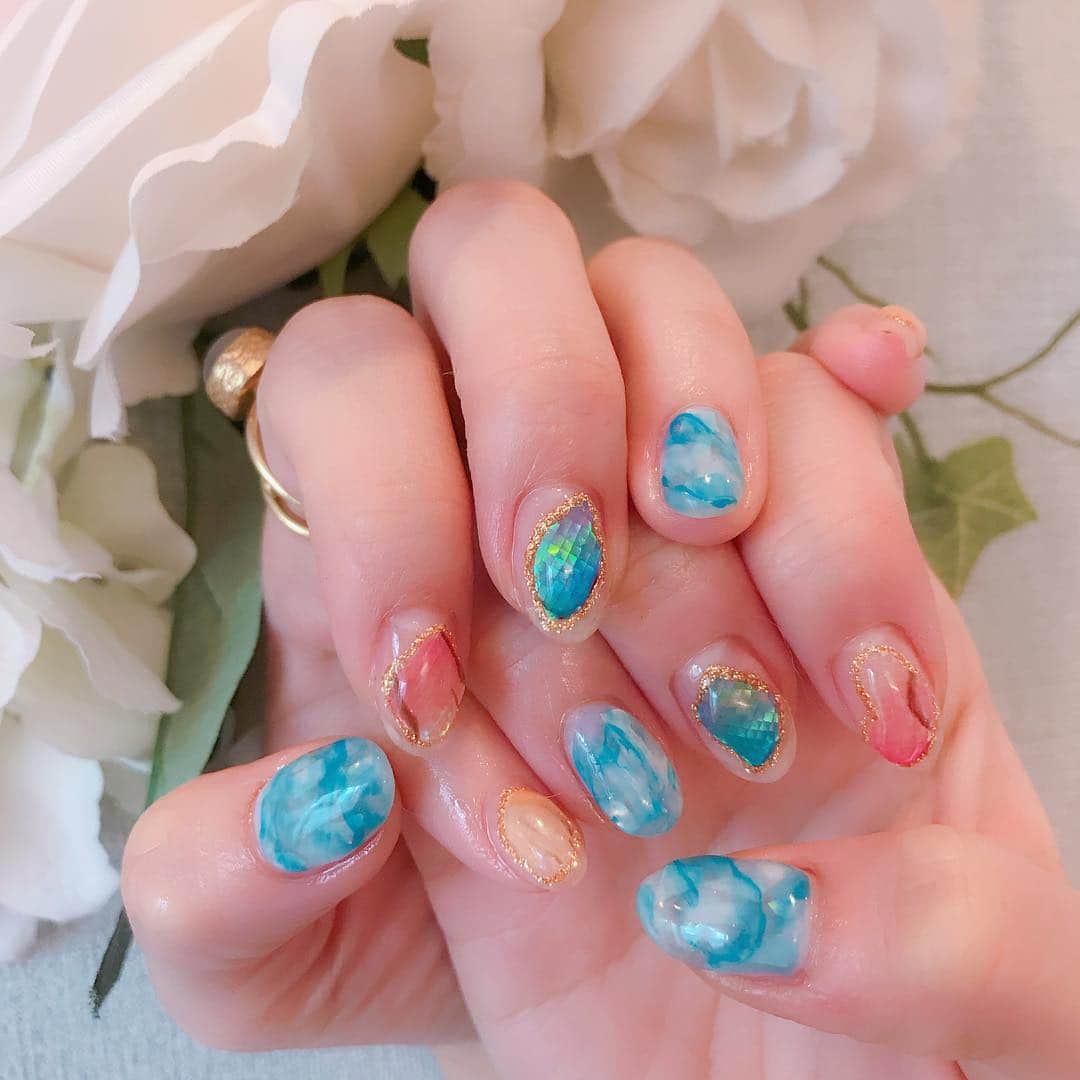 なかやまちえこさんのインスタグラム写真 - (なかやまちえこInstagram)「stone💫 妹さんと里沙さん♡ （妹さんのネイルは住吉さん担当） #nail #nails #nailart #ネイル #美甲 #ネイルアート  #clou #nagel #ongle #ongles #unghia #japanesenailart #manucure #네일 #젤네일 #네일아트 #네일리스트 #japanesenails #manicurist #gelnails #stonenails #marblenails #新垣里沙 さん」5月3日 0時11分 - chiekonakayama