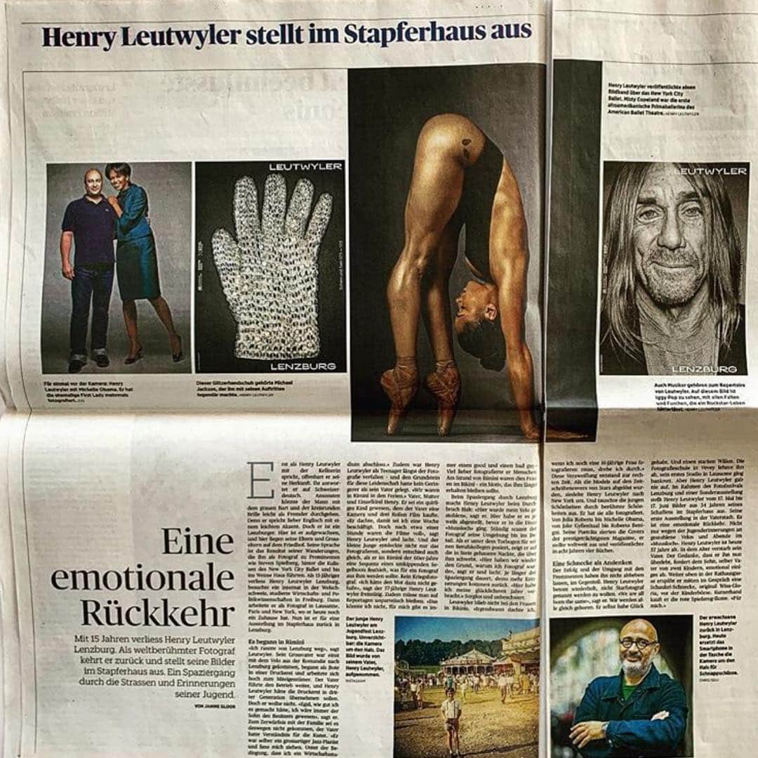 ボビー・ブラウンのインスタグラム：「With great joy, love and respect I share the newest show and opportunity to purchase a poster from my dear friend @henryleutwyler who is exhibiting his work ( gallery insta to come) I have been a super fan and friend for decades. Henry was always the photographer I wanted to shoot my campaigns with. Difficult? Absolutely. But I never cared because the end result was always beyond my expectations. Besides I’ve been called difficult too and own my insistence as a badge of honor not a fault. Love you ❤️Henry and so proud of you. And had to throw in the cutest picture of @vivsrun @fotofestival_lenzburg @stapferhaus」