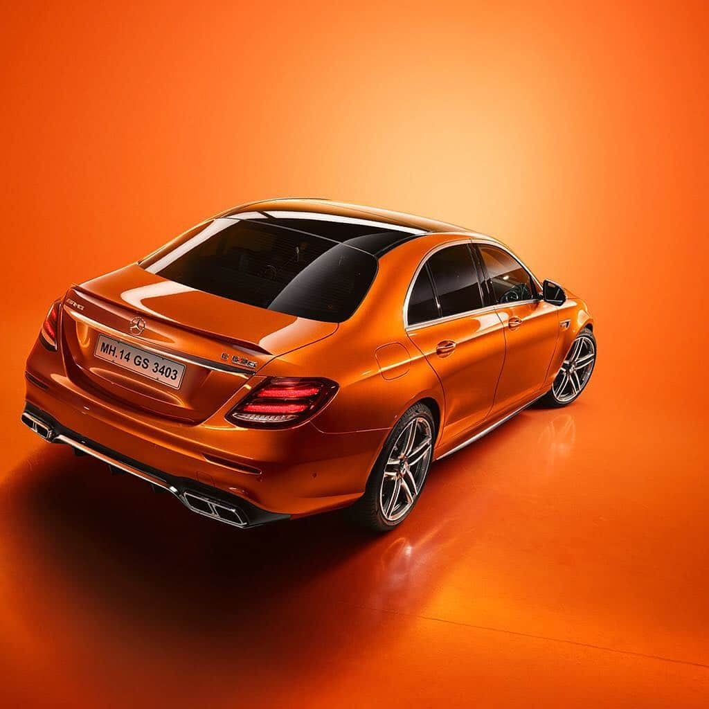 メルセデス・ベンツさんのインスタグラム写真 - (メルセデス・ベンツInstagram)「The Mercedes-AMG E 63 S 4MATIC+ in India: click on the tag to buy the Mercedes-Benz 2019 Calendar and discover some amazing facts about the country! [Mercedes-AMG E 63 S 4MATIC+ | Kraftstoffverbrauch kombiniert: 10,8 l/100 km | CO₂-Emissionen kombiniert: 245 g/km | http://mb4.me/nefz]  #MercedesAMG #MercedesBenz #EClass #Calendar #May #India #E63S #drivingperformance」5月3日 0時22分 - mercedesbenz