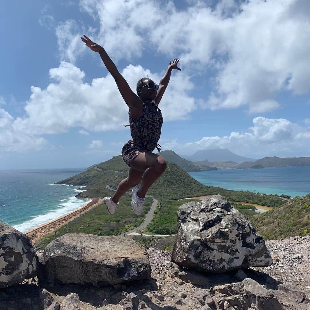 イレタ・シレテのインスタグラム：「The Adventure began.... Beautiful view point of St Kitts ☀️🌴 #shiplife #cruiseship #work #iceskating #sunshine #fly #nofilter #beauty #l4l #smile #whenyoutryblackyounevergoback」
