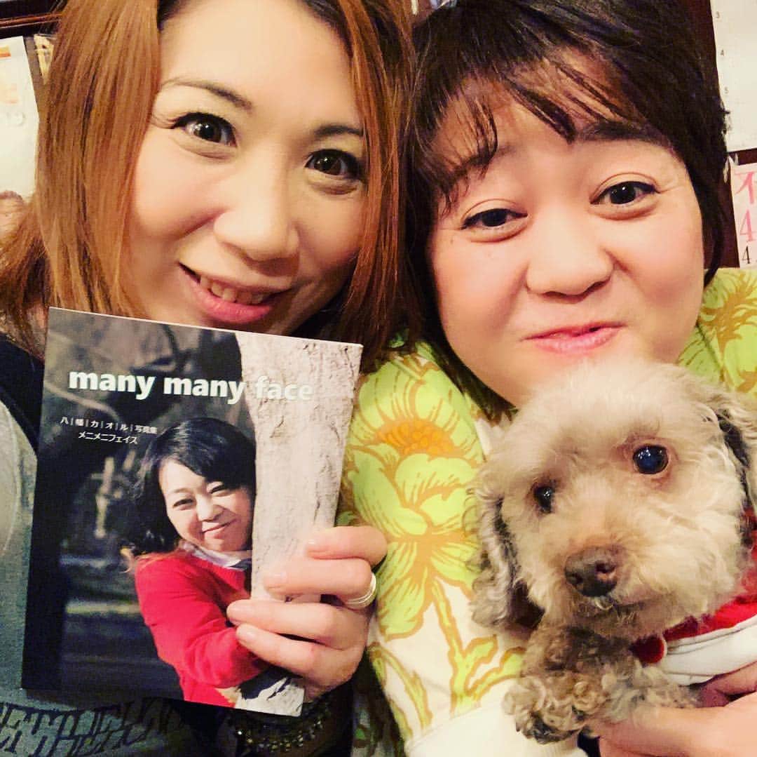 桜花由美さんのインスタグラム写真 - (桜花由美Instagram)「ちゃんすにご来店の皆様ありがとうございました！ 今日は八幡カオルさんのちゃんすデビュー戦でした！  写真集にちゃんすさんへってサイン入れてくれました♪  この写真集ヤバイっ！ かなり出てる！ 見たい方はちゃんすへ。  今後も八幡さんはちゃんすに入ってくれるので、是非会いに来てください♪ ‪#wavepro ‬ ‪#女子プロレスラー ‬ ‪#プロレス ‬ ‪#プロレスラー ‬ ‪#女子プロレス‬ ‪#prowrestling‬ ‪#プロレスリングwave‬ ‪#株式会社zabun #歌舞伎町ちゃんす #歌舞伎町女子プロレスバーちゃんす #八幡カオル  #写真集  #愛犬 #犬 #犬なしでは生きていけません会  #犬なしでは生きていけない  #犬のいる暮らし  #犬のいる生活  #犬とお出かけ  #トイプードル #トイプードルカフェオレ #トイプードル大好き  #トイプードル愛犬  #トイプードル部」5月3日 0時31分 - ohkayumi