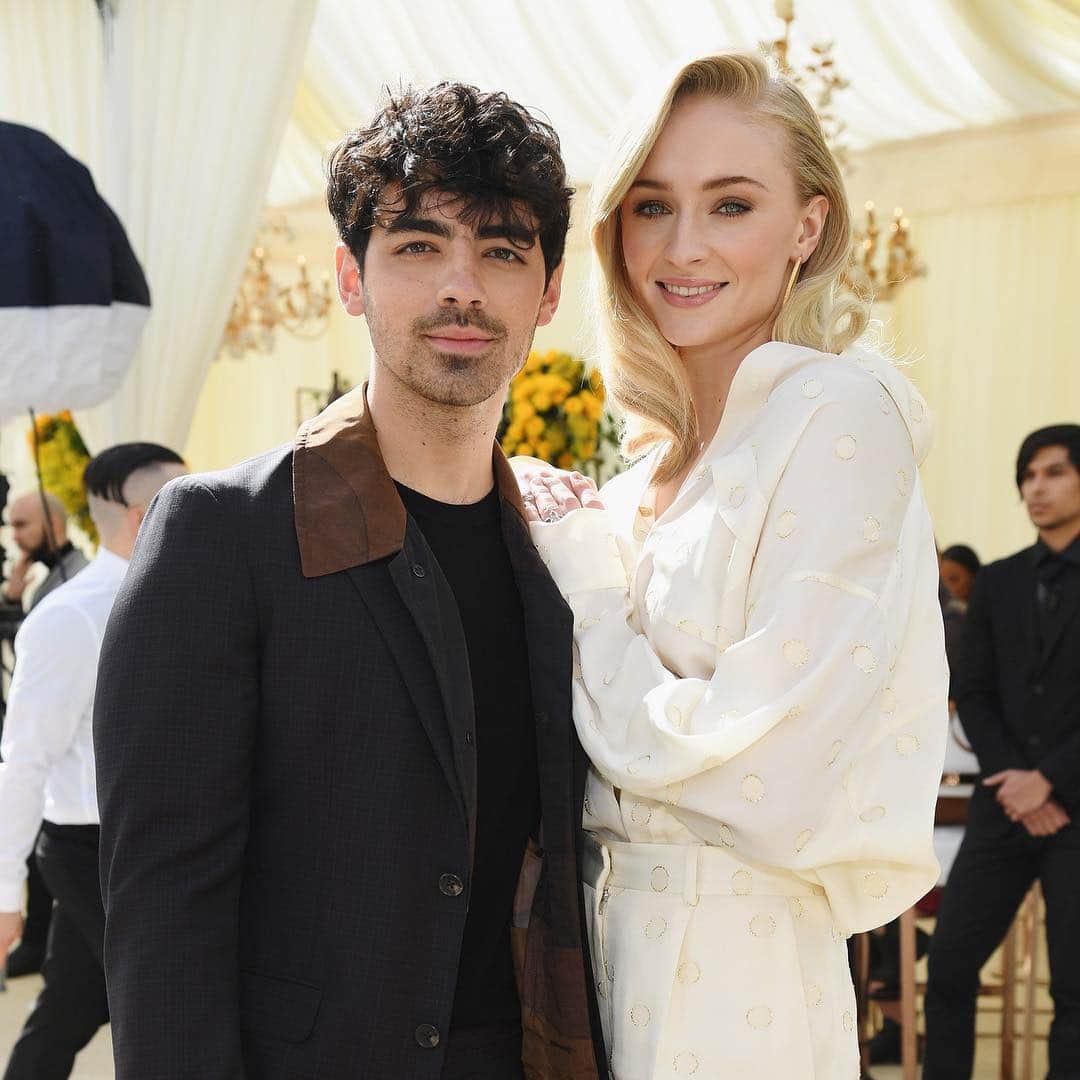 ピーター・ディンクレイジのインスタグラム：「Congratulations to Joe Jonas and Sophie Turner on getting married after the #BBMas last night in Las Vegas!」