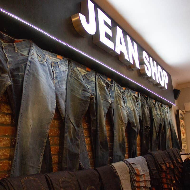 のインスタグラム：「A huge thank you to all of you that supported our NYC locations over the years. While we are sad that our physical store no longer exists, we’re excited about what is coming next! Remember you can shop online 24/7 and our amazing customer service will always be available to you. #jeanshopnyc #jeanshop #jeans #selvedge #mensstyle #rawdenim #indigo #denimfades」