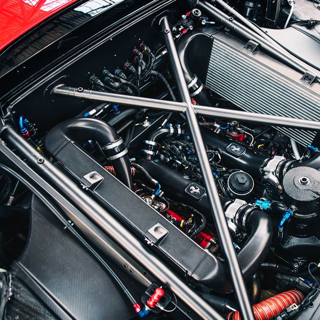 フェラーリさんのインスタグラム写真 - (フェラーリInstagram)「#FerrariP80C: the pure track car made for peak, one-off performance. #Ferrari #Engine #CarsWithoutLimits」5月3日 0時47分 - ferrari