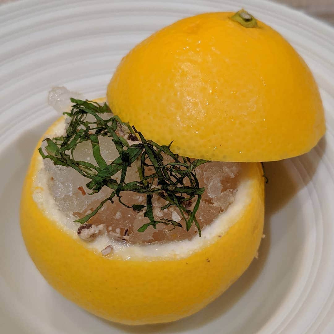 のインスタグラム：「#小夏 #マティーニ #martini #dessert #sugalabo #富小路やま岸 #コラボ #yosukesuga #麻布台 #麻布グルメ #tokyo #東京 #もりたま飯 #foodie #foodgasm #foodphotography #foodstagram #美食 #delicious #tasty #instafood #グルメ #food #yummy #foodporn #デリスタグラマー #グルメな人と繋がりたい #フレンチ好きな人と繋がりたい #和食好きな人と繋がりたい」