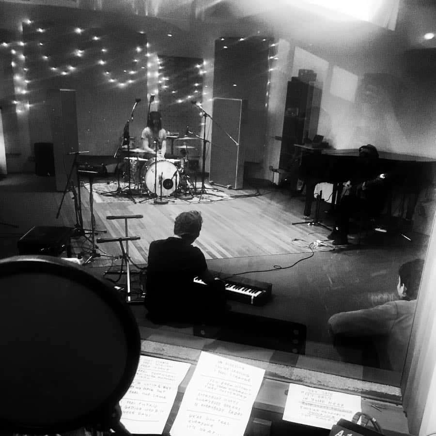 コートニー・バーネットのインスタグラム：「I think this is the only photo i took in the studio? Thank u for your eternal excellence @dmouse13 on drums @bonessloane on bass @danluscombeguy on organ and grand-final hangover. Engineered by Finn Keane at @headgap and Mixed by @floramartine in Portland, Oregon ❤️❤️❤️❤️」