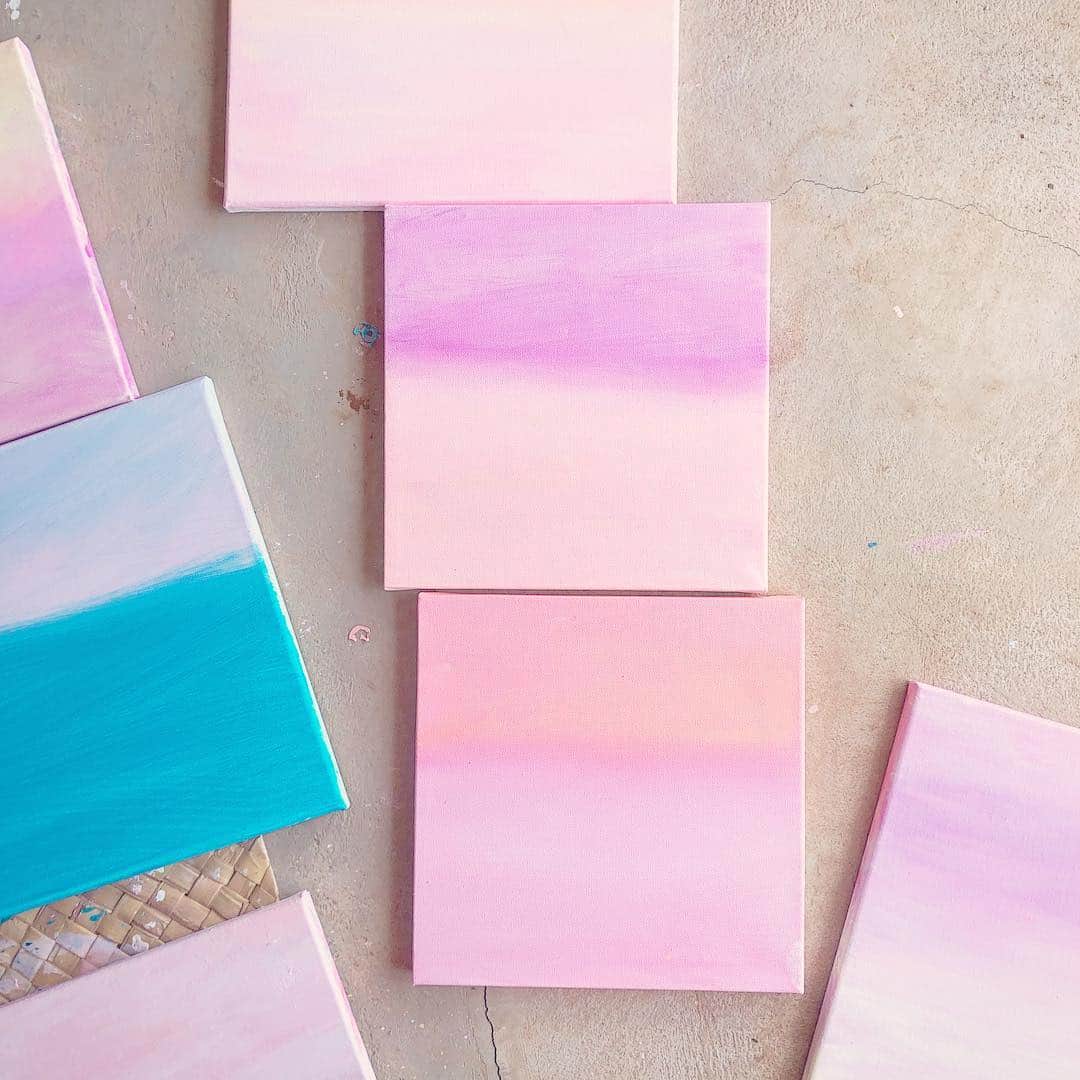 のインスタグラム：「Paintings of Ocean and Sky  海と空の絵たち。  #surf #ocean #island #beach #art #artwork #contemporaryart #seascape #canvas #artstudio #light #life #live #miyakoyamazaki #山崎美弥子 #絵画」