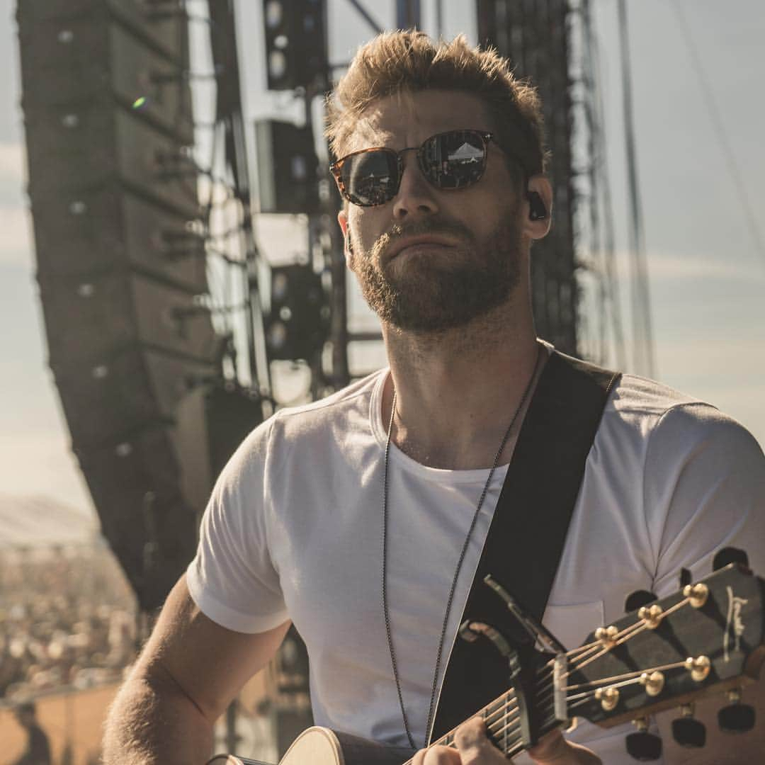 チェイス・ライスさんのインスタグラム写真 - (チェイス・ライスInstagram)「Eyes On You tour.  What a damn weekend. 🤘🏼 Huntington Beach, CA.  Photos:@codycannon」4月9日 8時31分 - chaserice