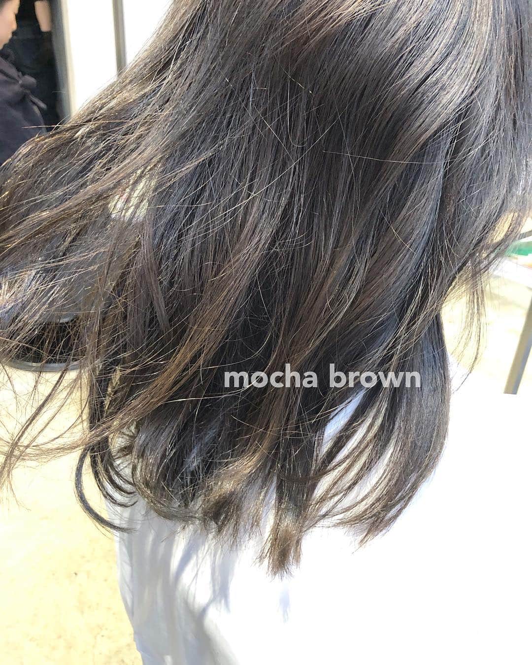 diptyMOILA diptyMOILA さんのインスタグラム写真 - (diptyMOILA diptyMOILA Instagram)「. mocha brown ♡ . メンテナンスcolor+キラスイ ¥7560 . メンテナンスcolor+キラスイ+ミネコラtreatment ¥18360 . •@diptymoila でcolorされて30日以内にご来店のお客様限定♡ •ノンダメージサロンだからできるケアcolorでダメージレス♡ •キラスイ継続で艶髪&キレイなcolorが持続♡ •通常color価格が半額♡ . お電話.DM.TOPURLにてご予約お待ちしてます♡ . stylist momoda sayaka . #ミネコラトリートメント#ツヤ髪#美髪#美髪サロン#diptymoila#ディプティモイラ#美容室#大阪#心斎橋#南船場#カラー#ノンダメージサロン#キラスイ#ミネコラ#外ハネボブ #グラムール美容専門学校 #外国人風ハイライトカラー #煌水#アッシュグレイ#女性スタイリスト#美容学生#アシスタント募集 #スタイリスト募集 #リクルート#エレクトロン #ルトーア東亜美容専門学校 #関西美容専門学校」4月9日 8時46分 - diptymoila917
