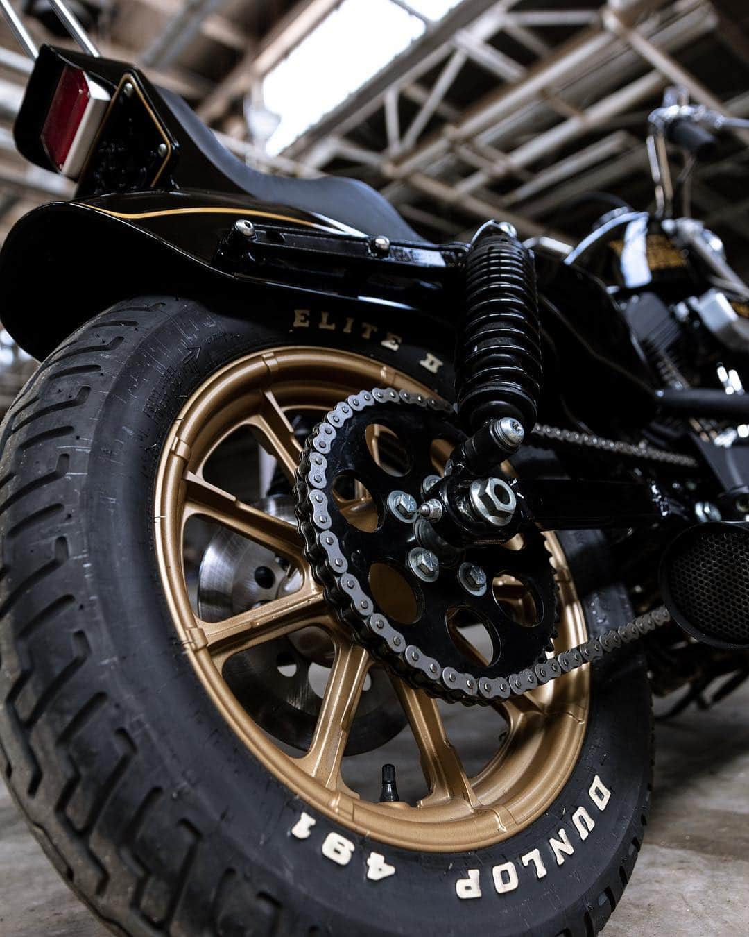 Harley-Davidsonさんのインスタグラム写真 - (Harley-DavidsonInstagram)「@thecongregationshow’s #Iron1200 is finished. 🙌  See more of this rad lil' #Sportster as it makes a journey from #Milwaukee to #Charlotte this week and see it with your own eyeballs April 13th at @campnorthend.  #HarleyDavidson #HDcongregationgiveaway  @prismsupply_ @dicemagazine」4月9日 9時08分 - harleydavidson