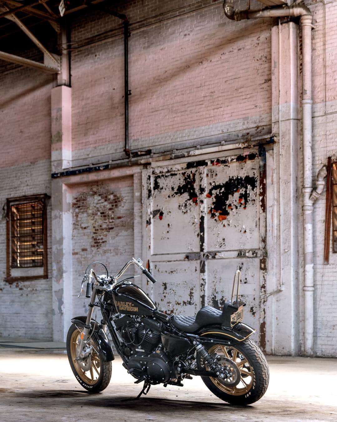 Harley-Davidsonさんのインスタグラム写真 - (Harley-DavidsonInstagram)「@thecongregationshow’s #Iron1200 is finished. 🙌  See more of this rad lil' #Sportster as it makes a journey from #Milwaukee to #Charlotte this week and see it with your own eyeballs April 13th at @campnorthend.  #HarleyDavidson #HDcongregationgiveaway  @prismsupply_ @dicemagazine」4月9日 9時08分 - harleydavidson