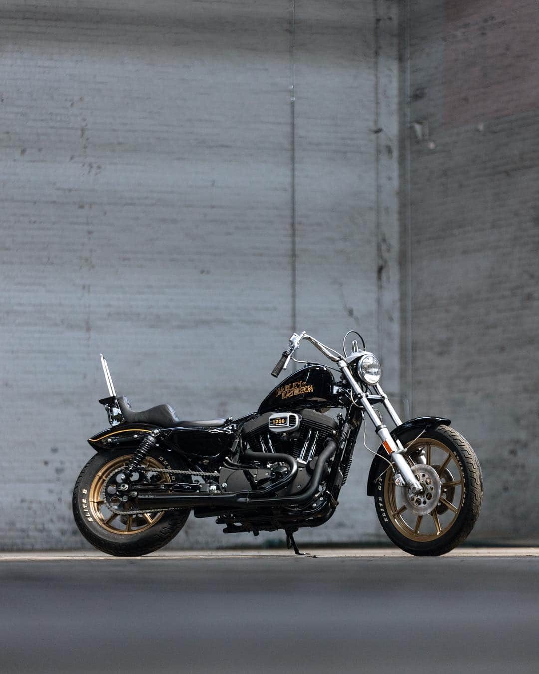 Harley-Davidsonさんのインスタグラム写真 - (Harley-DavidsonInstagram)「@thecongregationshow’s #Iron1200 is finished. 🙌  See more of this rad lil' #Sportster as it makes a journey from #Milwaukee to #Charlotte this week and see it with your own eyeballs April 13th at @campnorthend.  #HarleyDavidson #HDcongregationgiveaway  @prismsupply_ @dicemagazine」4月9日 9時08分 - harleydavidson