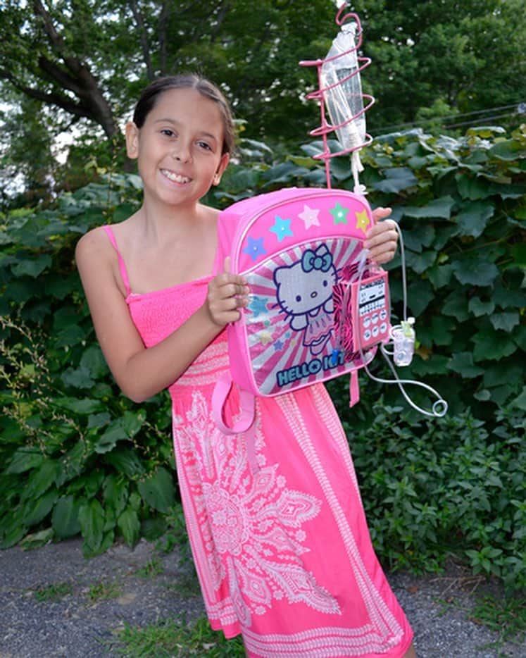 Nia Sioux Frazierさんのインスタグラム写真 - (Nia Sioux FrazierInstagram)「This week’s #RoleModelMonday is Kylie Simonds. At only 11 years old, Kylie created her own IV backpack to give back to children with cancer. Kylie, a cancer survivor, has witnessed firsthand the inconvenience and hardships of being hooked up to an IV. She decided to dedicate her first months of elementary school to learning how to make this backpack a reality. Kylie states “ I remember tripping over all the wires, & getting tangled up having to drag a big thing around,” & goes on to speak on the fact that she would have loved one of these backpacks for herself during that time. The Pediatric backpack which Kylie invented incorporates an IV pole along with a drip bag protection case. Kylie is already making such a huge difference as a young fifth grade student. You rock Kylie - keep inspiring & empowering others!」4月9日 9時15分 - niasioux