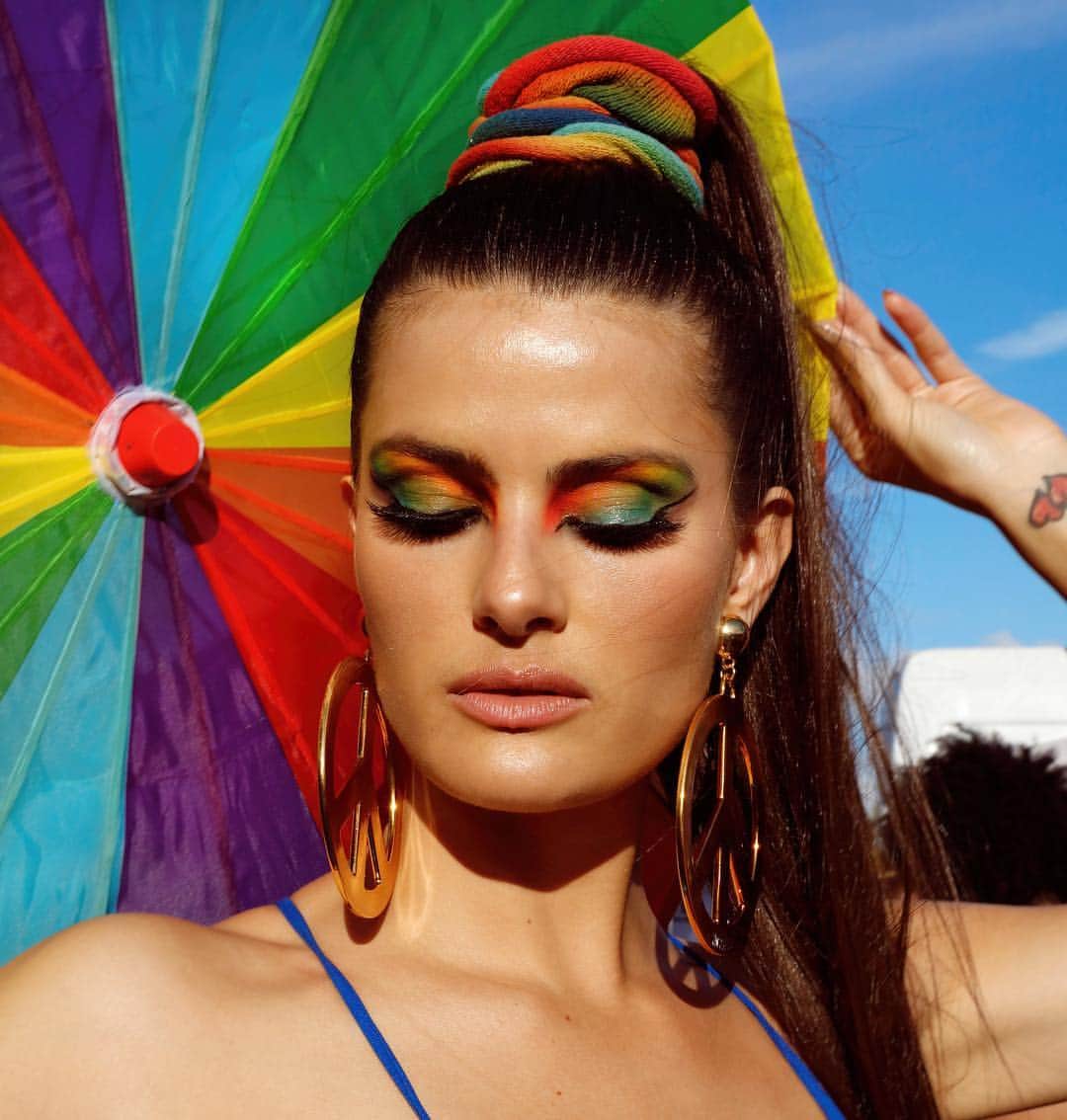 イザベリ・フォンタナさんのインスタグラム写真 - (イザベリ・フォンタナInstagram)「Total in love with this 🌈 makeup @makeupbyludemila ♥️ u Rock girl 🧡💜💛💚 #lgbtparade #gayparade #paradalgbt #paradagay #loveislove」4月9日 9時19分 - isabelifontana