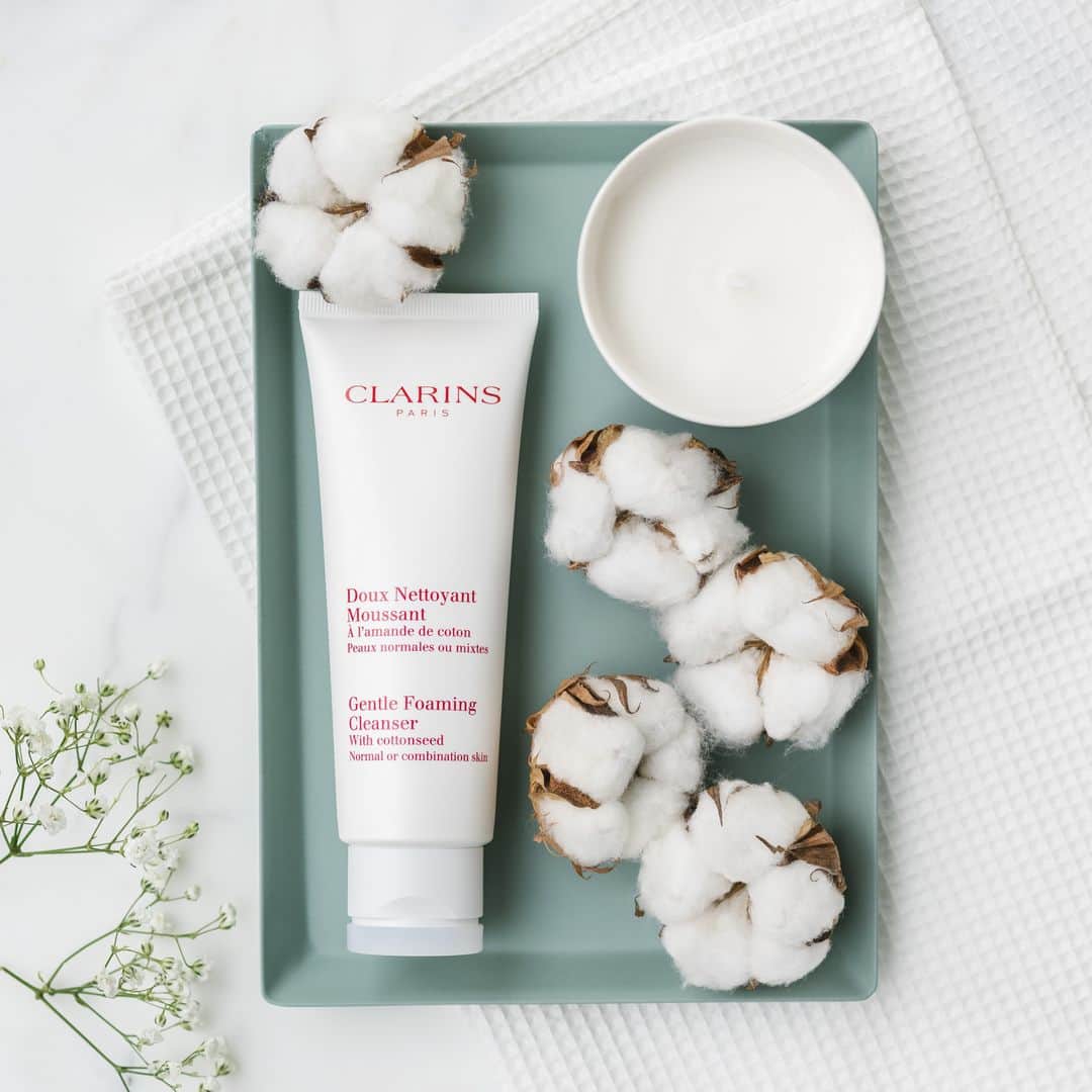 Clarins Canadaさんのインスタグラム写真 - (Clarins CanadaInstagram)「Lather with ❤. The Gentle Foaming Cleanser with cottonseed extract softens the skin while it cleanses. . . . #Clarins #ItsAllAboutYou #ClarinsCleansers #Skincare」4月9日 9時30分 - clarinscanada