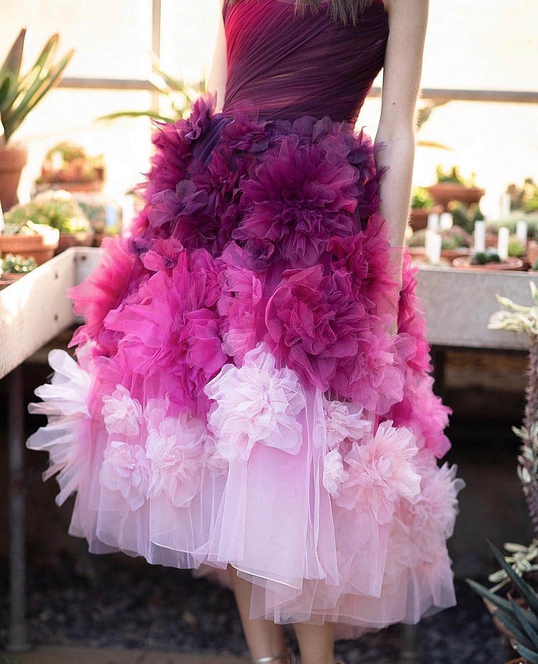 のインスタグラム：「3D flower and ruffle textured skirt from the Pre-Fall 2019 Marchesa collection. Shot by @joannatotolici. #marchesa #pf19marchesa」