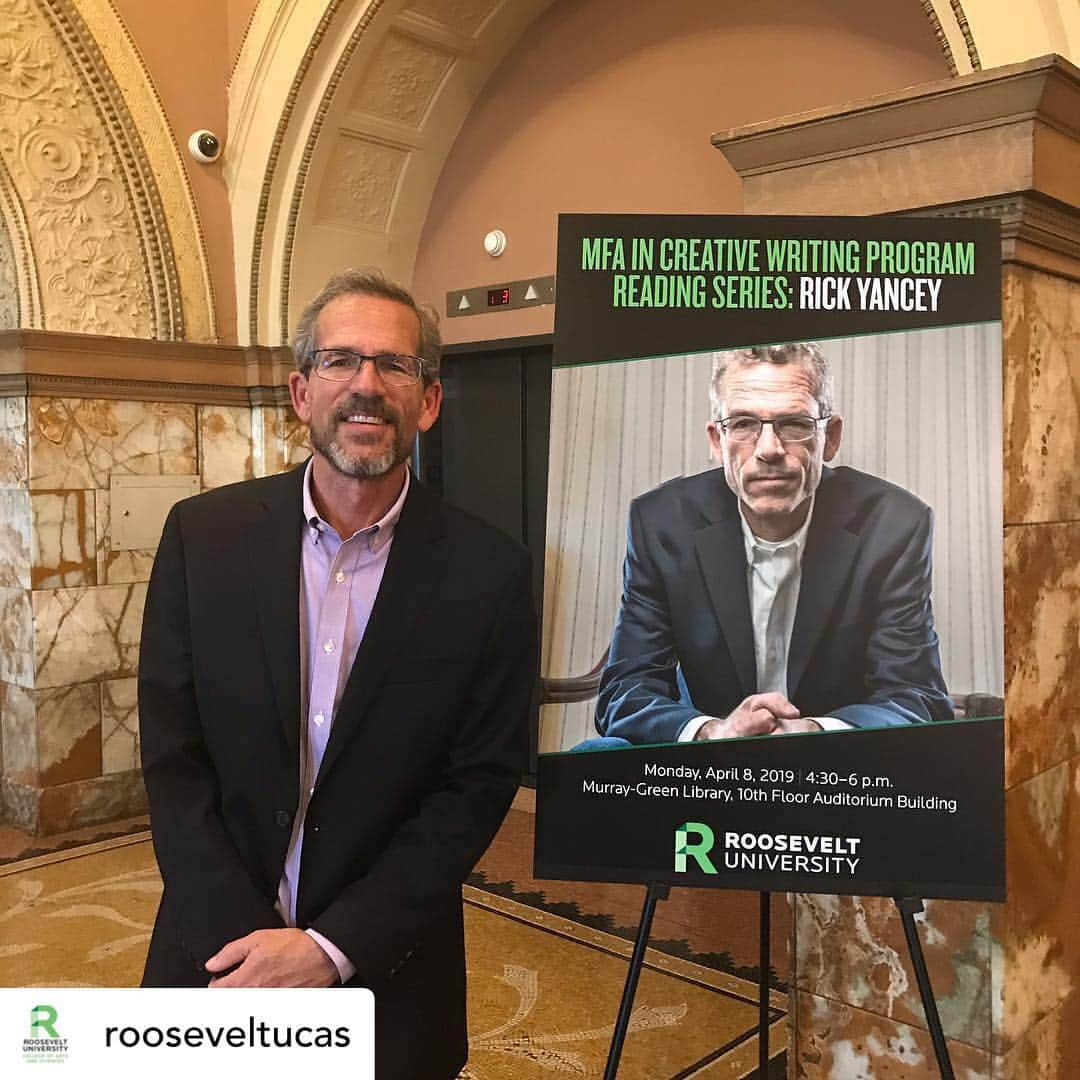 リック・ヤンシーさんのインスタグラム写真 - (リック・ヤンシーInstagram)「I had an absolutely wonderful time tonight at my Alma Mater, @rooseveltu. Talking with your students, being able to do a reading, and even teaching a master class was an incredibly surreal and fantastic experience. Thank you so much for having me! I hope we can get together again in the future. And remember: be willing to burn the bridge behind you!」4月9日 9時33分 - rick_yancey