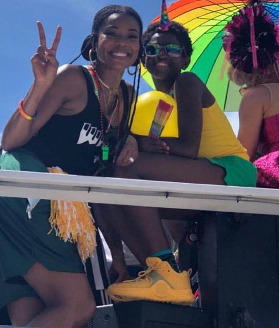 Just Jaredさんのインスタグラム写真 - (Just JaredInstagram)「Love this!! @gabunion supported step-son Zion at their first Miami Pride this weekend. The whole family showed up to support. Dad @dwyanewade couldn’t make it but he was there in spirit and sent love on social media! #GabrielleUnion #DwyaneWade #MiamiPride Photos: @gabunion @dwyanewade」4月9日 9時42分 - justjared