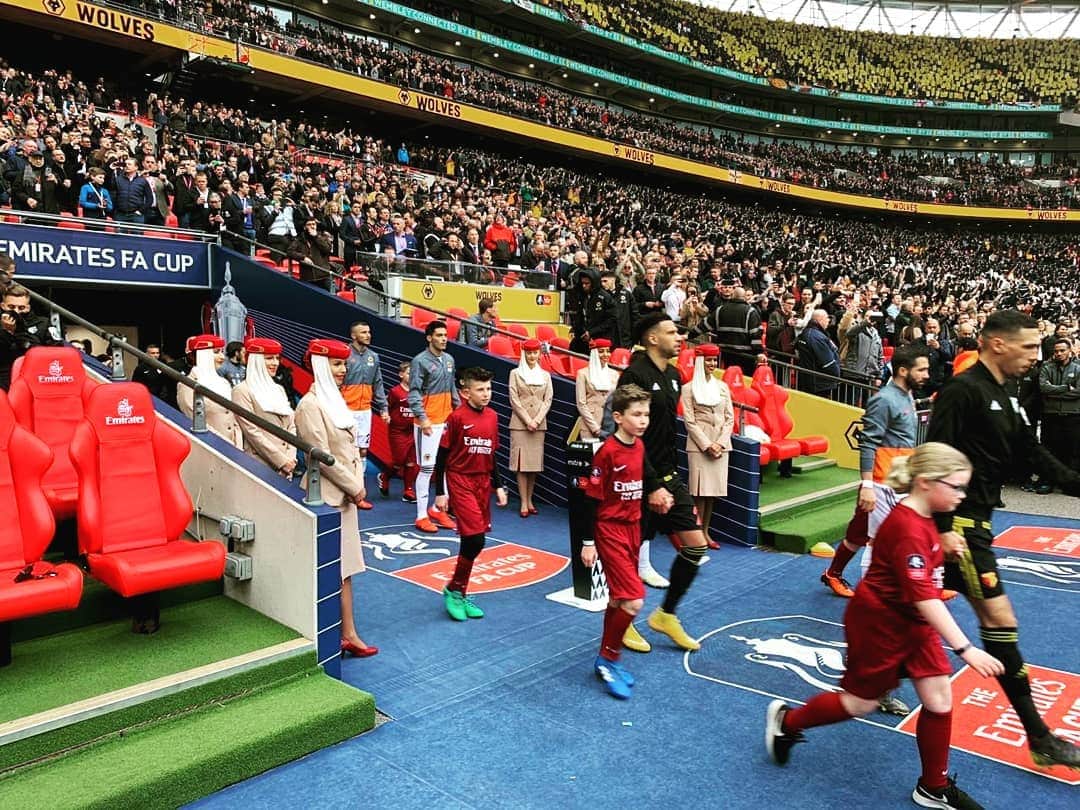エミレーツ航空さんのインスタグラム写真 - (エミレーツ航空Instagram)「Congratulations to Manchester City F.C. and Watford F.C., who are through to The @emiratesfacup Final on May 18th. Good luck to both teams from all of us at Emirates.」4月9日 0時48分 - emirates