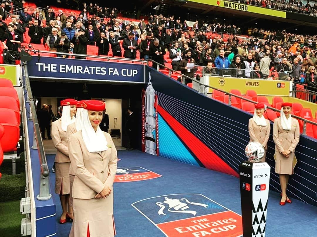 エミレーツ航空さんのインスタグラム写真 - (エミレーツ航空Instagram)「Congratulations to Manchester City F.C. and Watford F.C., who are through to The @emiratesfacup Final on May 18th. Good luck to both teams from all of us at Emirates.」4月9日 0時48分 - emirates