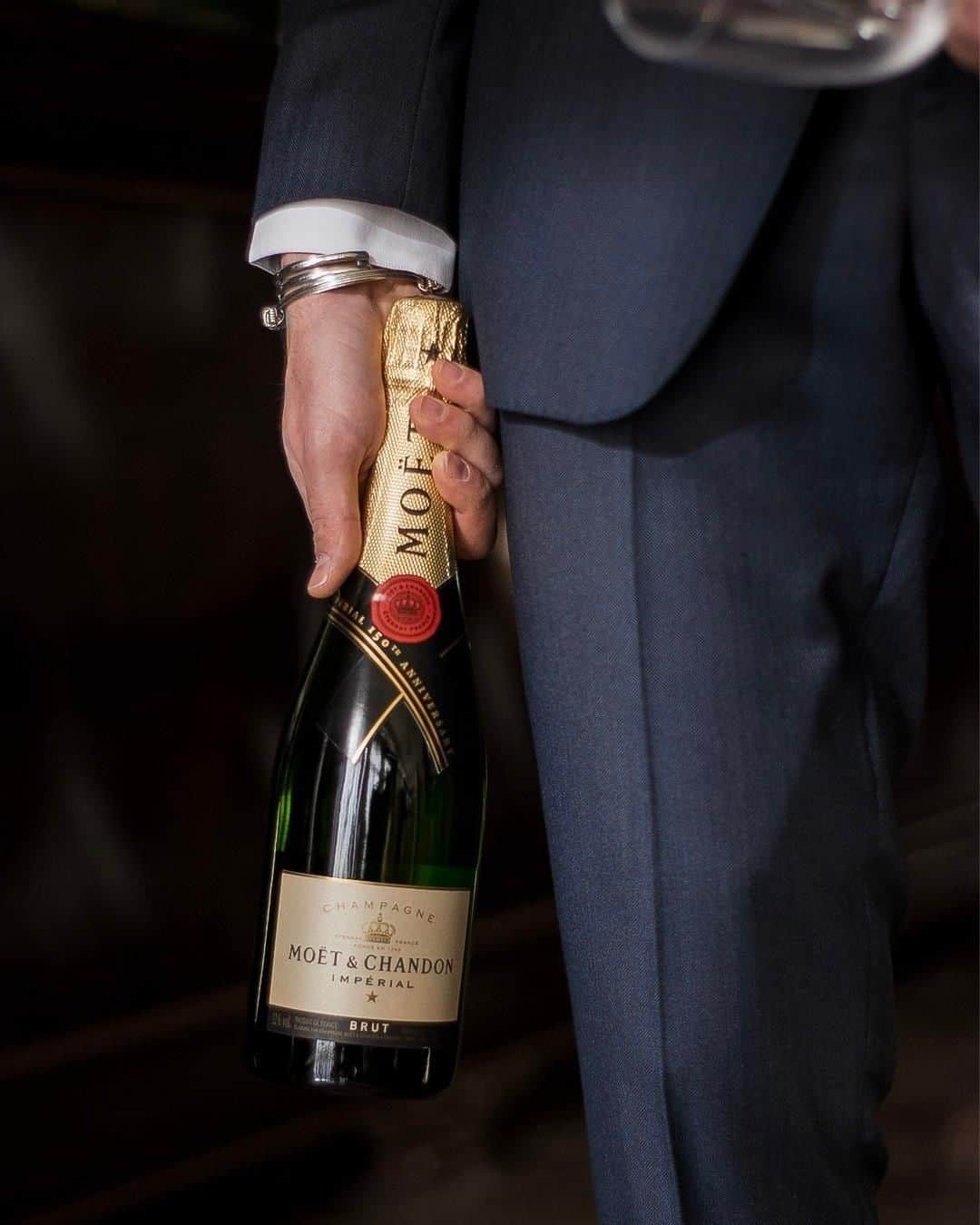 Moët & Chandon Officialさんのインスタグラム写真 - (Moët & Chandon OfficialInstagram)「Elevating your after-work moment. Picture by @carlos_domord #MoetMoment #MoetImperial #Iconic . This material is not intended to be viewed by persons under the legal alcohol drinking age or in countries with restrictions on advertising on alcoholic beverages. ENJOY MOET RESPONSIBLY」4月9日 1時00分 - moetchandon