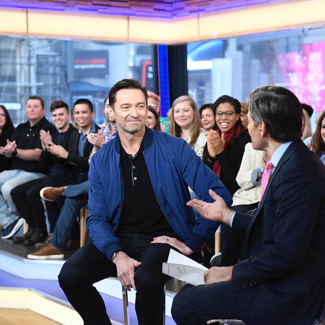 Good Morning Americaさんのインスタグラム写真 - (Good Morning AmericaInstagram)「We LOVE when @thehughjackman hangs out with us in Times Square! Find his full interview with @gstephanopoulos in our bio 😊」4月9日 0時53分 - goodmorningamerica