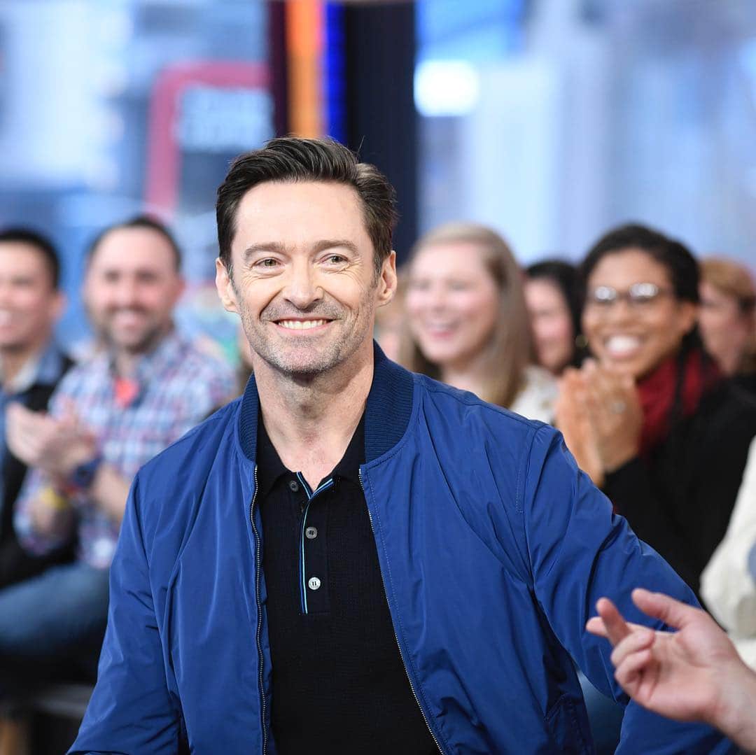 Good Morning Americaさんのインスタグラム写真 - (Good Morning AmericaInstagram)「We LOVE when @thehughjackman hangs out with us in Times Square! Find his full interview with @gstephanopoulos in our bio 😊」4月9日 0時53分 - goodmorningamerica