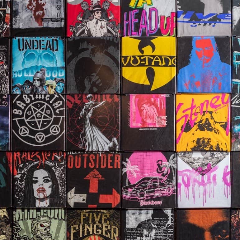New York Times Fashionさんのインスタグラム写真 - (New York Times FashionInstagram)「For those of us who were former mall goths, punks and emo kids, @hottopic was the mecca. (Little known trivia: the company was also among the first youth retailers to offer plus-size options, which sold so well that the company started a dedicated plus-size label, Torrid, in 2001.) But how did it withstand the retail apocalypse? With merch, lots of it, shown here in a photograph by @pat.omalley.」4月9日 0時56分 - nytstyle
