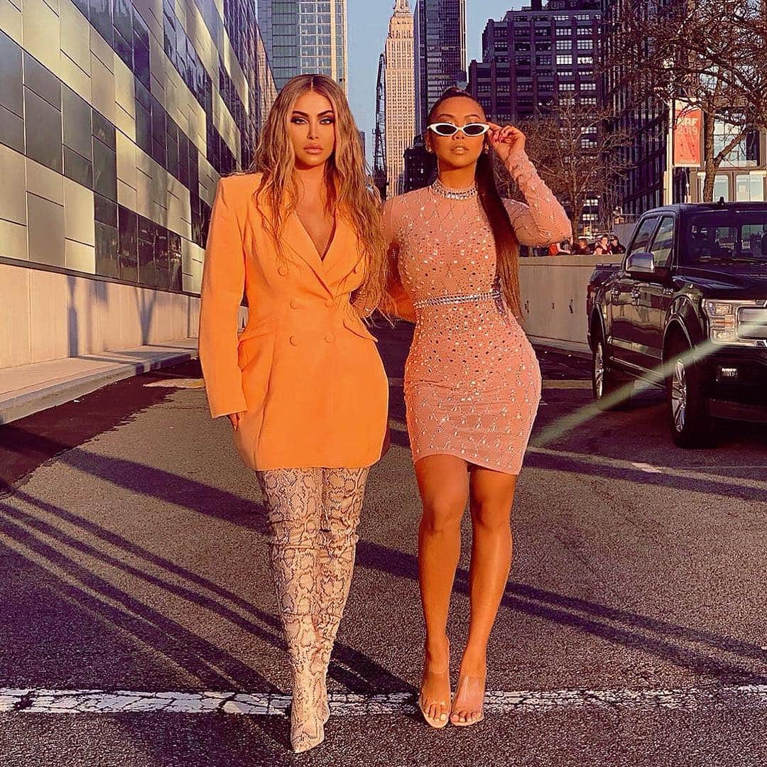 リアン Vのインスタグラム：「We came to slay 🔥 Enjoyed getting glammed by the talented @styledbyhrush 😍 Learned so many tips and tricks with makeup! She makes it look so easy💄✨ thank you to @moj @dorkymando and to the wonderful @beautycon team for an amazing experience! Shoutout to all that came out to support! Loved meeting all of you! 😘 #beautyconnyc #beauty」