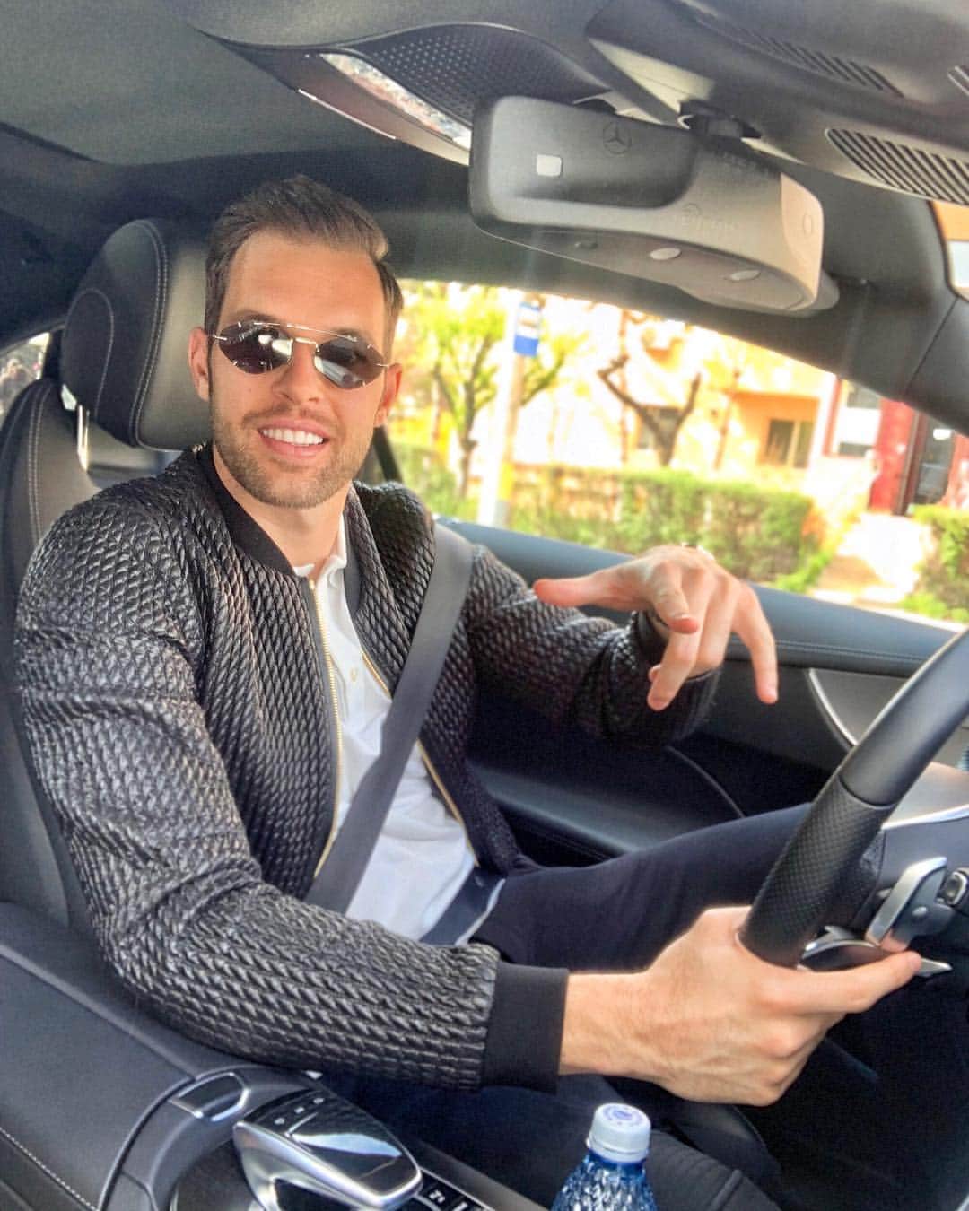 ヘスス・フェルナンデス・コラードのインスタグラム：「Una vueltecita baby??😝😎🤣🤣🤣#dayoff#picoftheday#lifestyle#diorsunglasses#dolcegabbana」