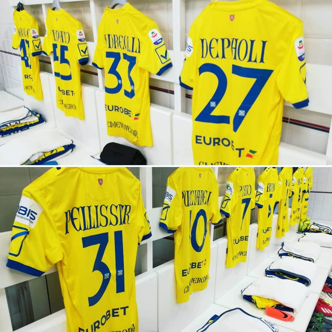 ACキエーヴォ・ヴェローナさんのインスタグラム写真 - (ACキエーヴォ・ヴェローナInstagram)「✅ Spogliatoio @acchievoverona pronto per la 31^ di @seriea contro  l'@officialbolognafc 💛💙 ✅ Chievo locker room is ready for the 31^ of @seriea against @officialbolognafc 💛💙 #ChievoVerona #seriea #campionato #BolognaChievo #match #football #calcio #ForzaChievo #spogliatoio」4月9日 1時11分 - acchievoverona