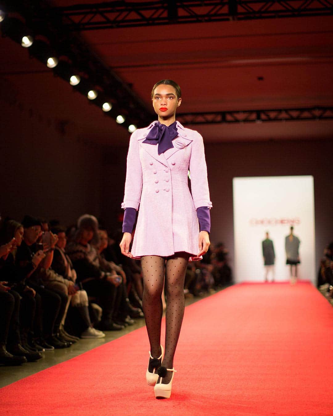 Fashion Weekのインスタグラム：「Suiting up for Monday in a prim and proper set. 🎀 On the runway during @chocheng's February 2019 show at #NYFW. 📸 @cmcuse」