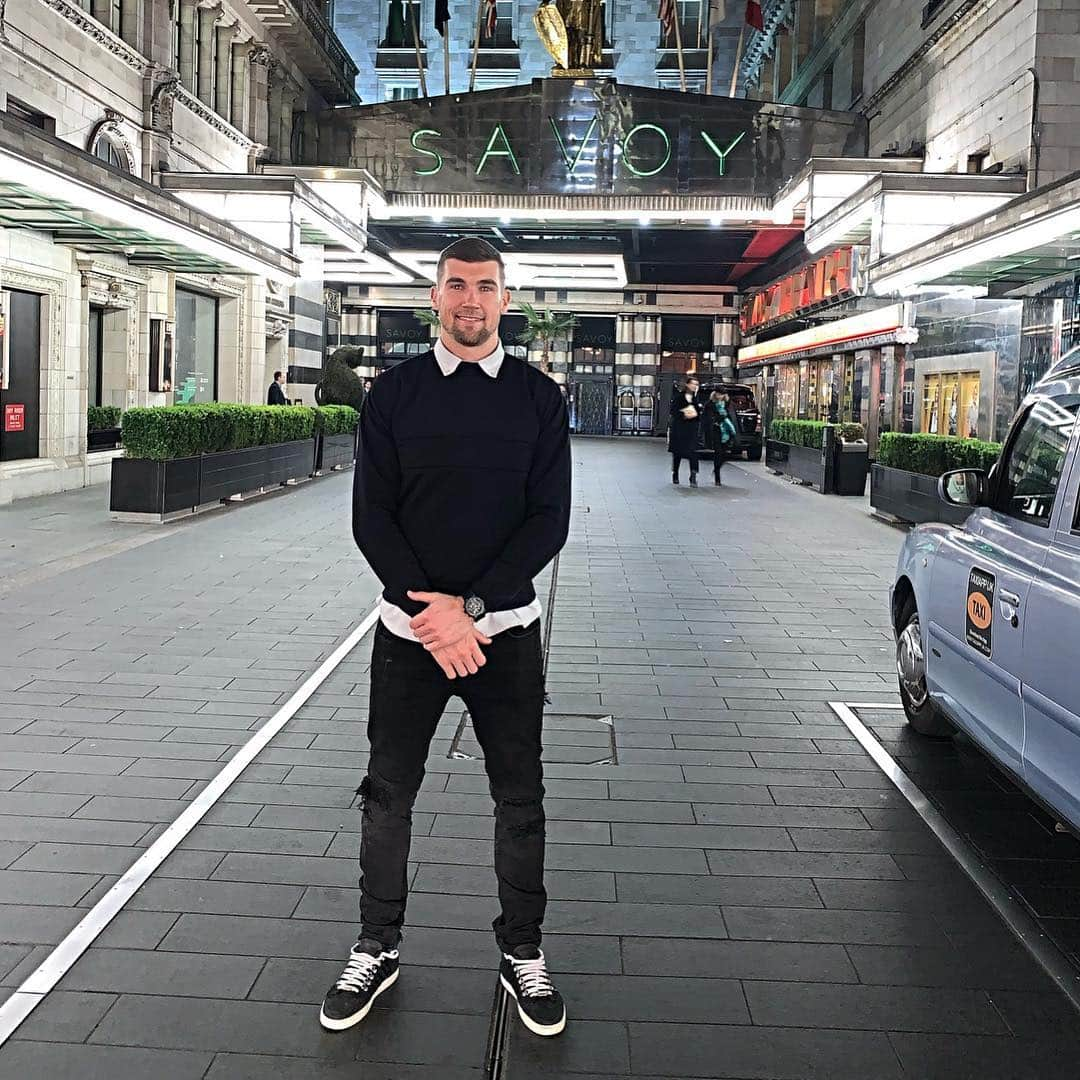 マシュー・ライアンさんのインスタグラム写真 - (マシュー・ライアンInstagram)「Had a nice time unwinding at @thesavoylondon  Thank you to everyone who took the time to wish me a Happy Birthday, have definitely felt the love from you all 🎂🥳 #thesavoylondon」4月9日 1時19分 - matyryan