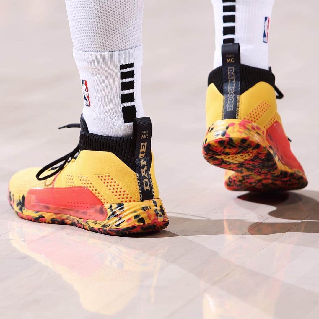 デイミアン・リラードのインスタグラム：「🚲 Inspired by my favorite bike from my childhood in Brookfield. Hooped in the #DameGoose colorway of my #Dame5 last night. Link to buy em in my bio. #KicksOnCourt #NBAKicks ///」