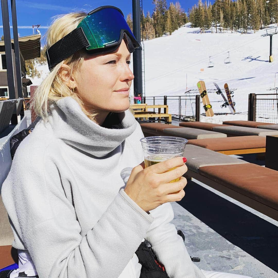 マリン・アッカーマンさんのインスタグラム写真 - (マリン・アッカーマンInstagram)「Ski and after ski ⛷🍺 #mammothmountain #vacation @marandahair」4月9日 1時36分 - malinakerman