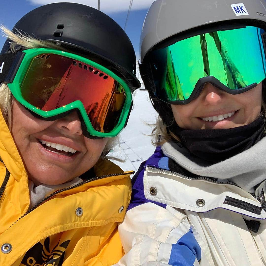マリン・アッカーマンさんのインスタグラム写真 - (マリン・アッカーマンInstagram)「Ski and after ski ⛷🍺 #mammothmountain #vacation @marandahair」4月9日 1時36分 - malinakerman