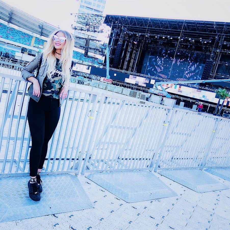 Keelaのインスタグラム：「Snart är det dags för det bästa med sommaren 🥳 FESTIVALER! Och självklart ska jag på @summerburst_festival som tidigare år och jag är så sjukt taggad 😭🙌🏻 Ska någon av er också dit?! ❣️#summerburst2019」