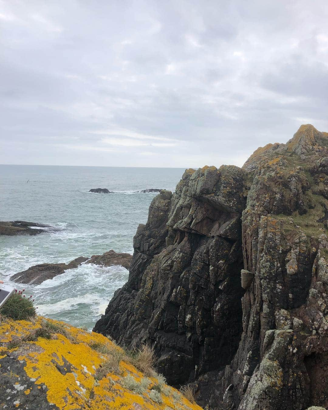 カロリナ・ロドリゲスさんのインスタグラム写真 - (カロリナ・ロドリゲスInstagram)「Feeling free un Scotland... 😍 #amazing #iloveit #friends #paradise #landscape #nature #northsea #aberdeen #slainscastle」4月9日 1時47分 - ritmocarol